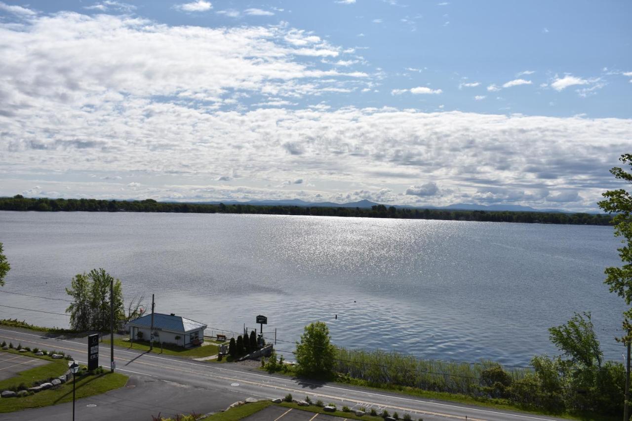 Complexe La Cache Du Lac Champlain Venise-en-Quebec Exterior photo