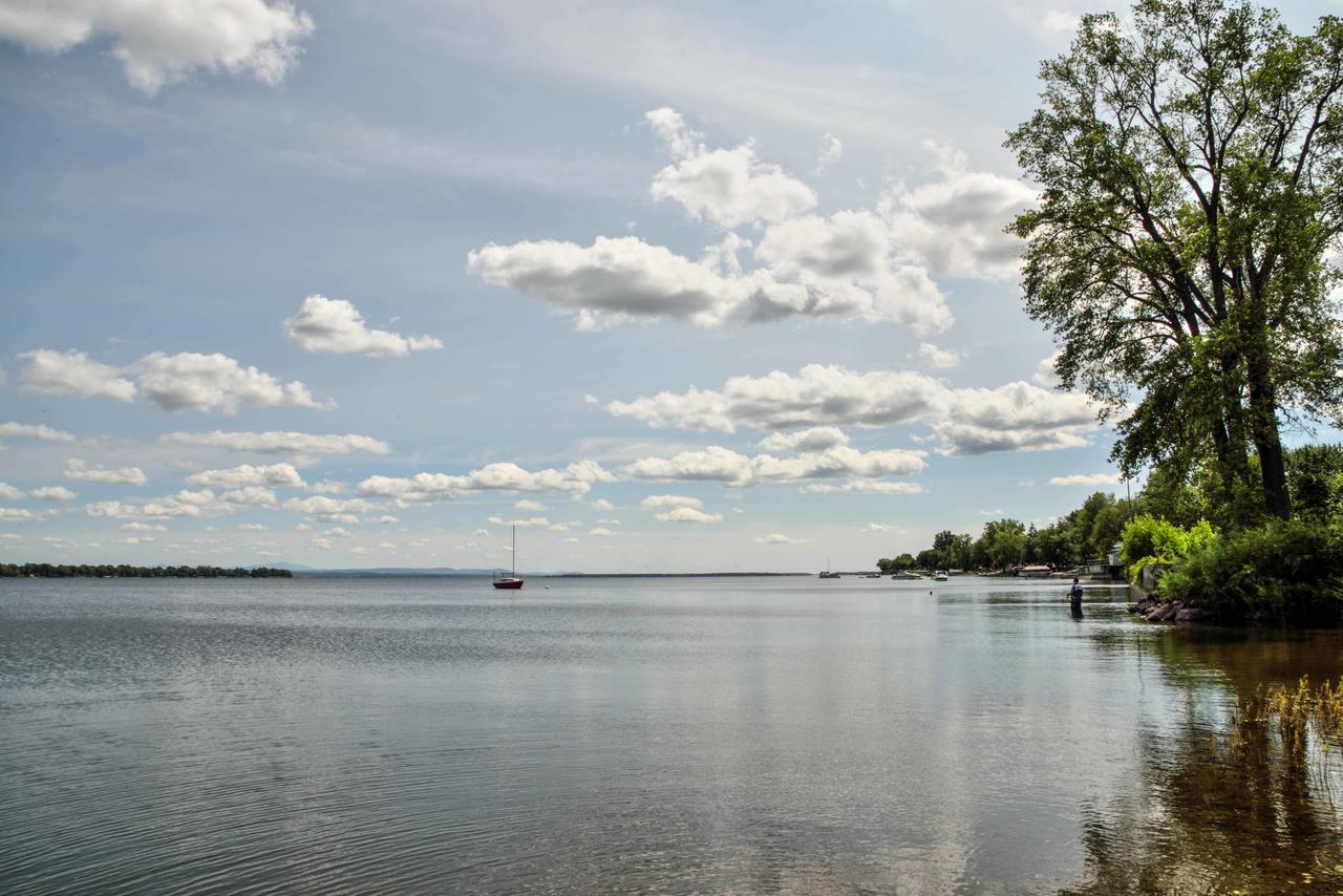 Complexe La Cache Du Lac Champlain Venise-en-Quebec Exterior photo